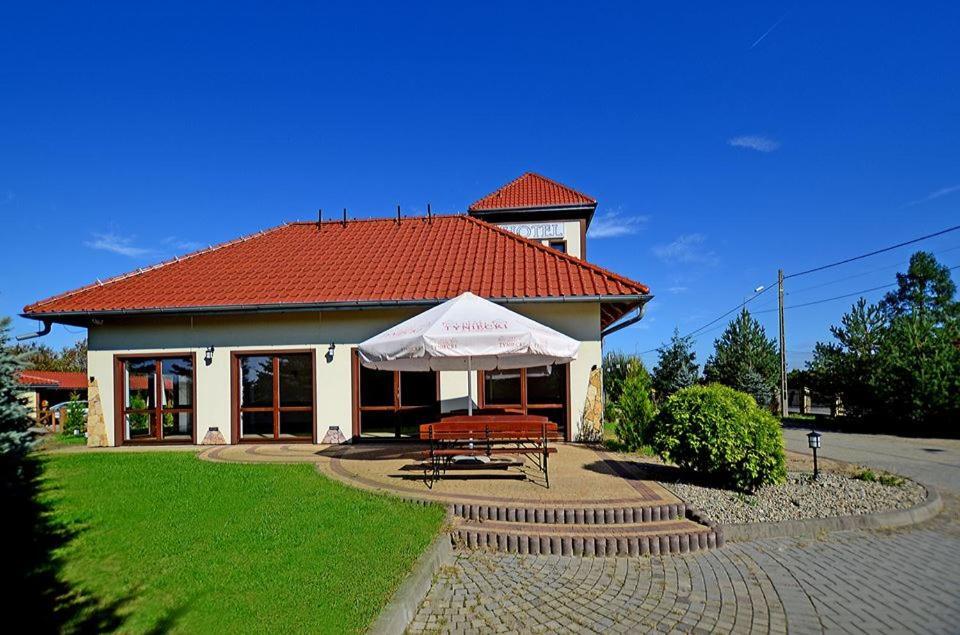 Hotel Tyniecki Krasków Dış mekan fotoğraf